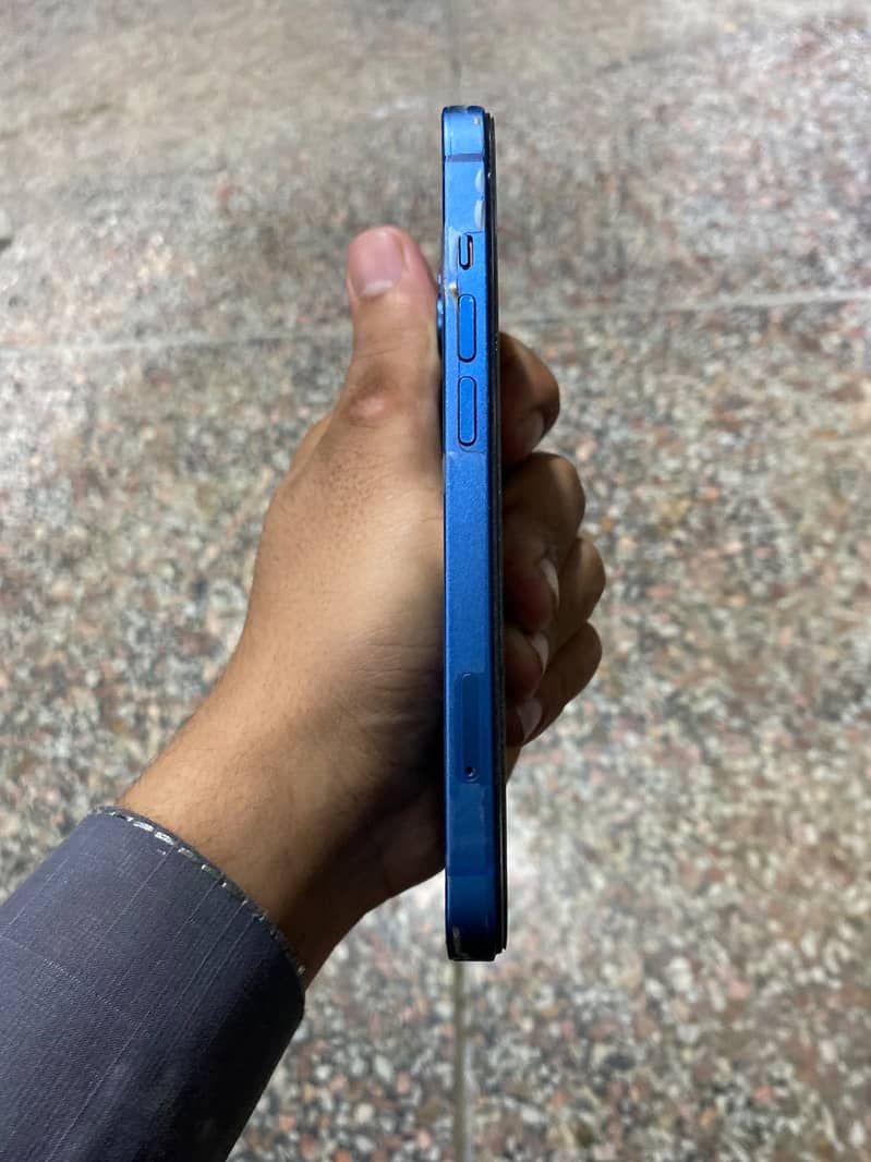 Apple iPhone 13 4