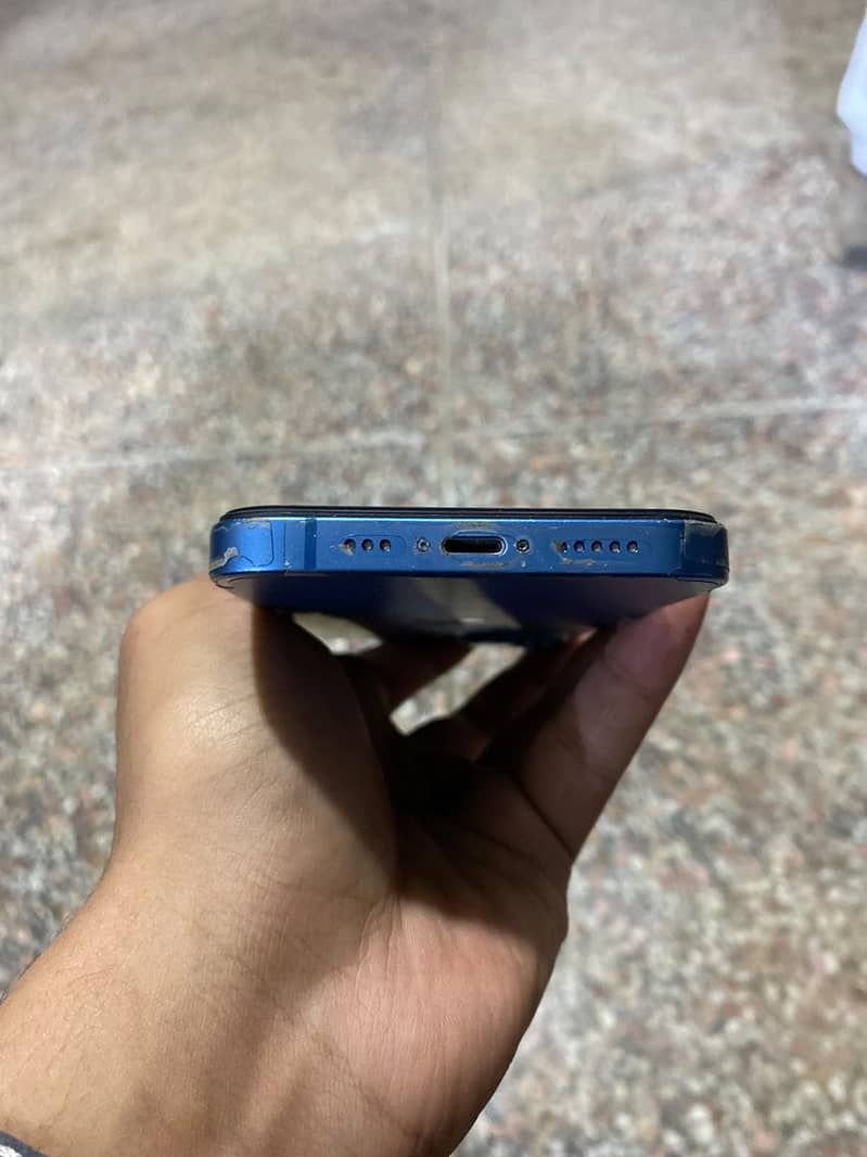 Apple iPhone 13 5