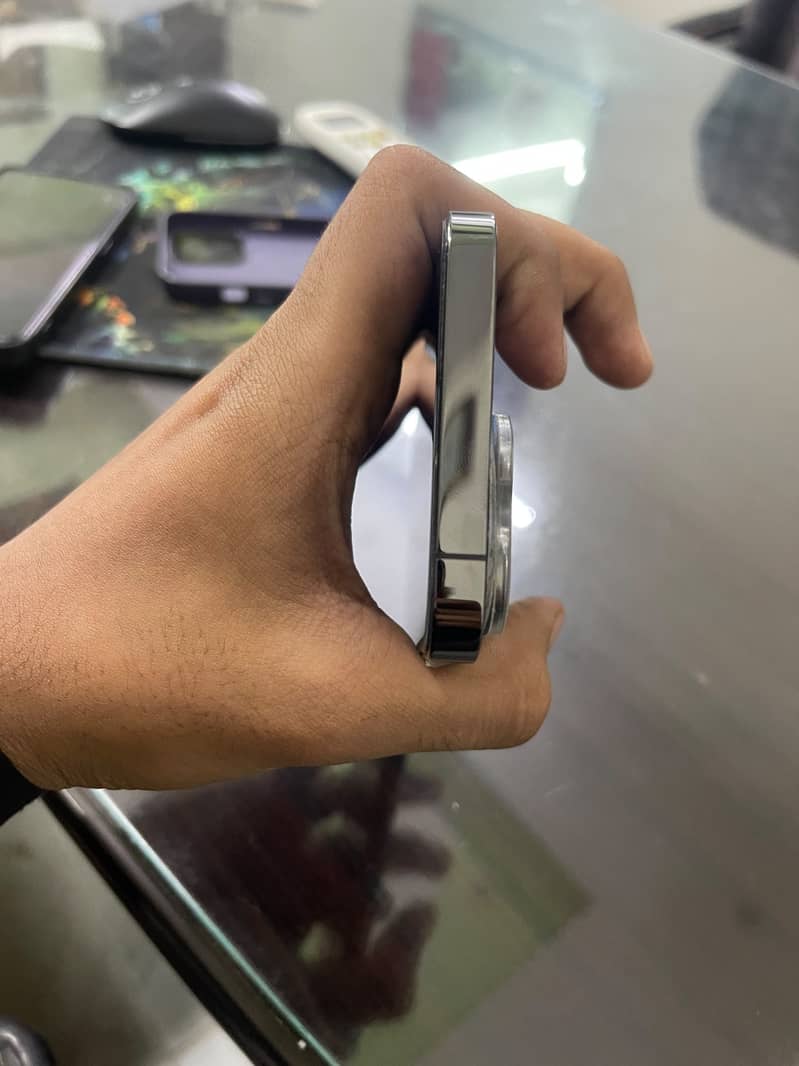 Apple iPhone 13 Pro 1