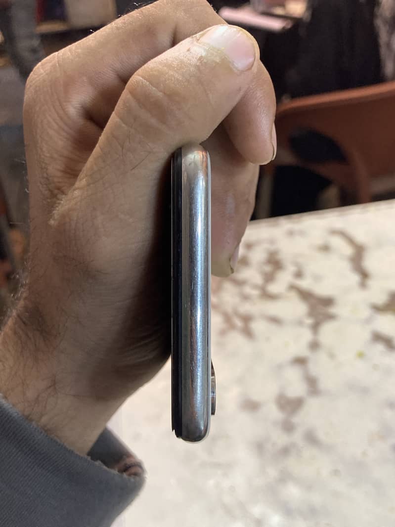 Apple iPhone X 4