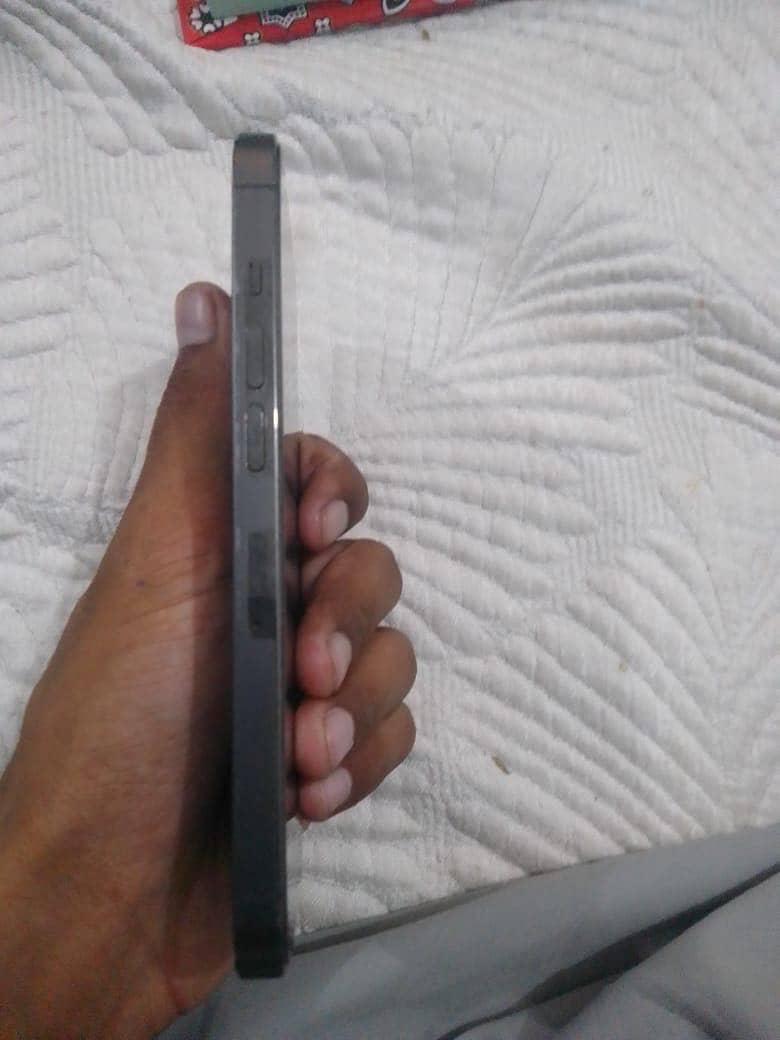 Apple iPhone 13 Pro 2