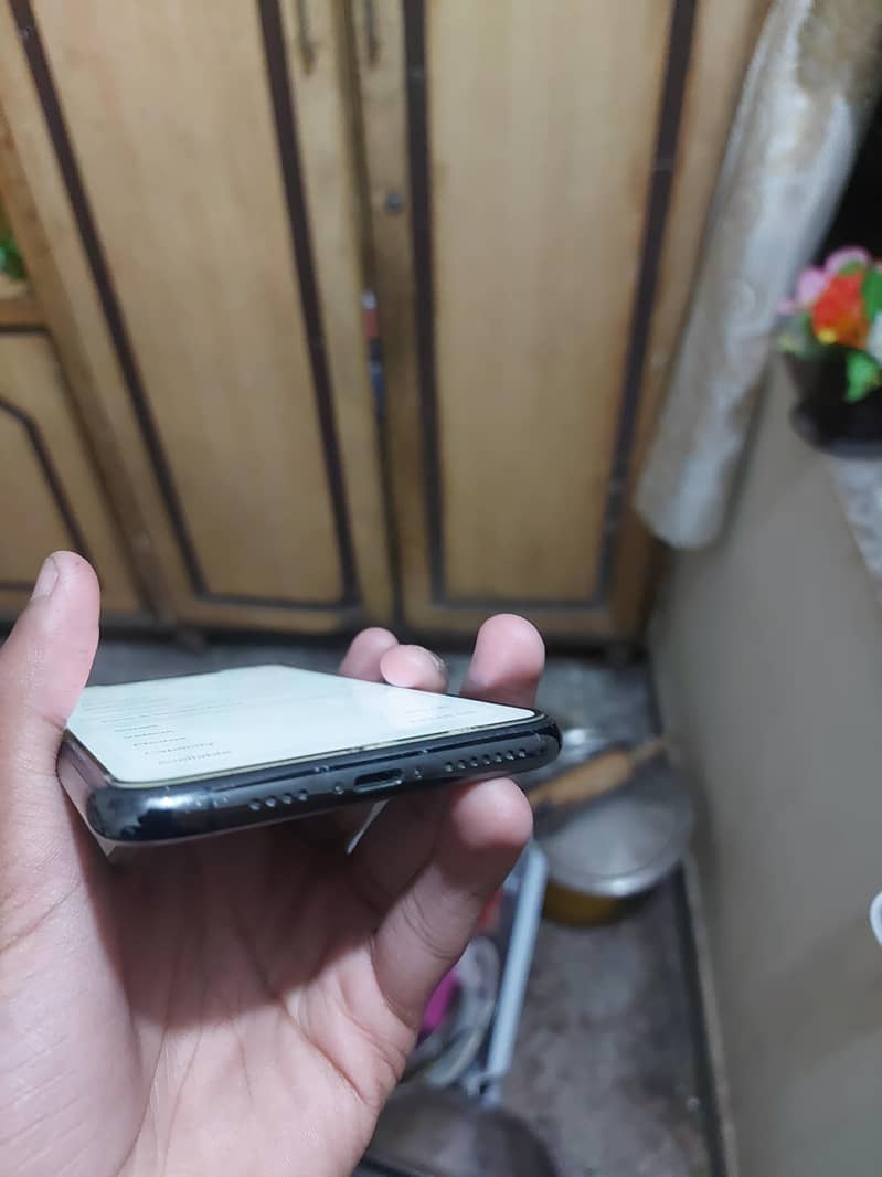 Apple iPhone 11 Pro Max 6