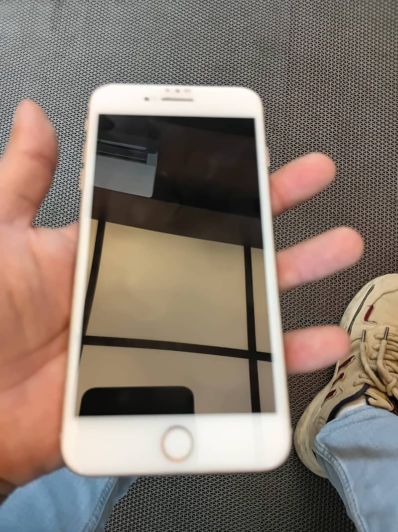 Apple iPhone 8 Plus 4