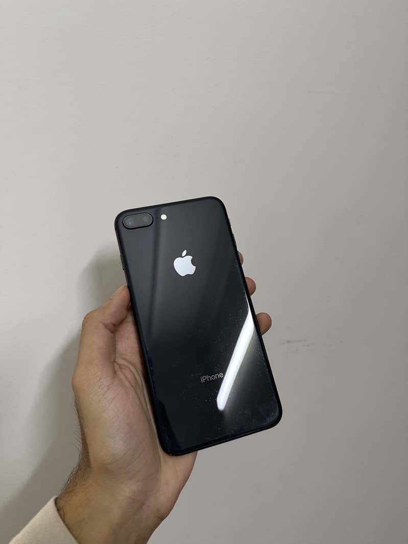 Apple iPhone 8 Plus 0