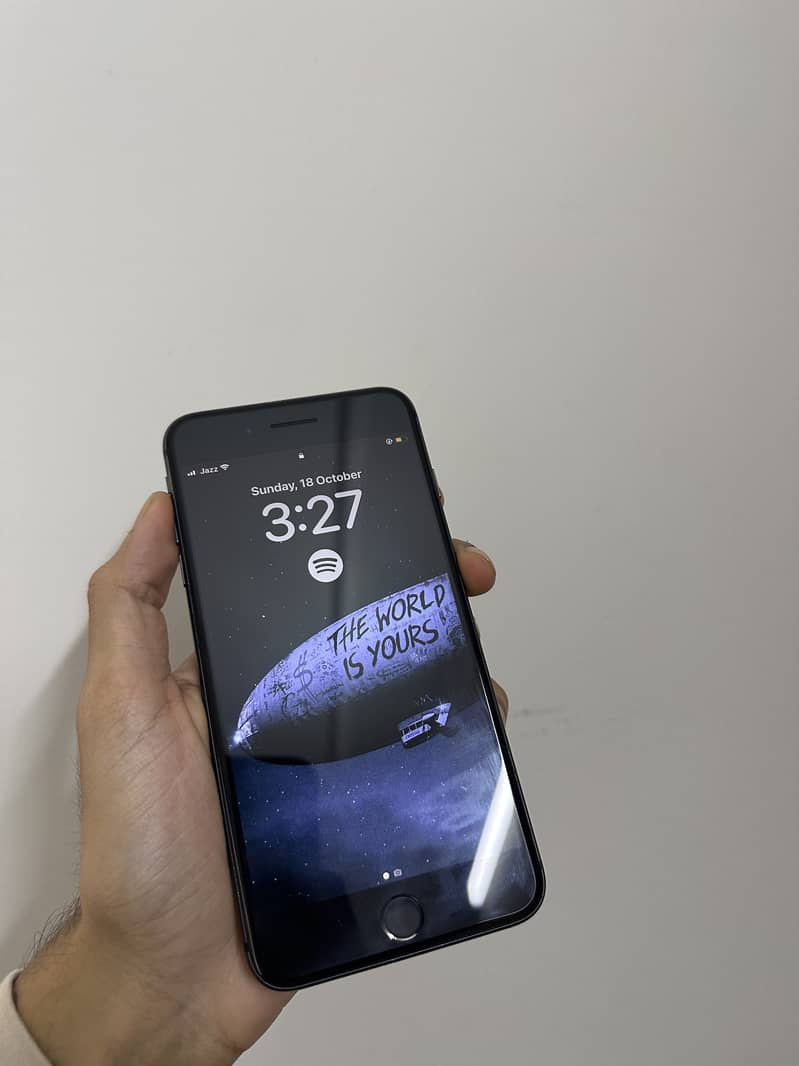 Apple iPhone 8 Plus 1