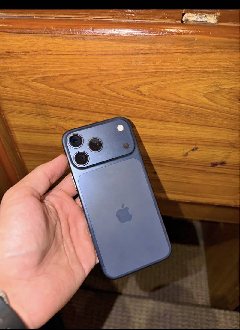 Apple iPhone 17 Pro Max 0
