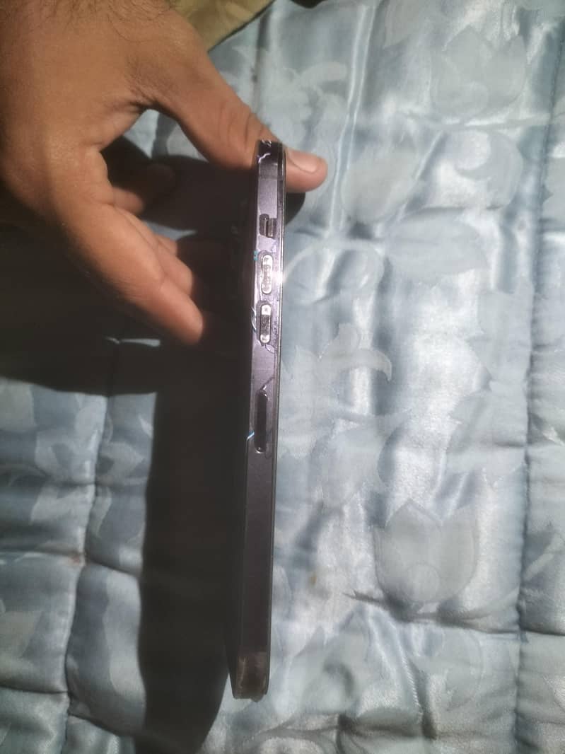 Apple iPhone 14 Pro Max 1
