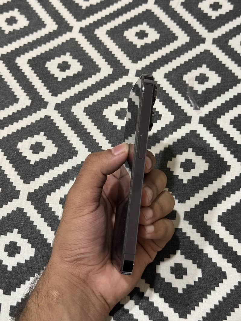 Apple iPhone 14 Pro 1