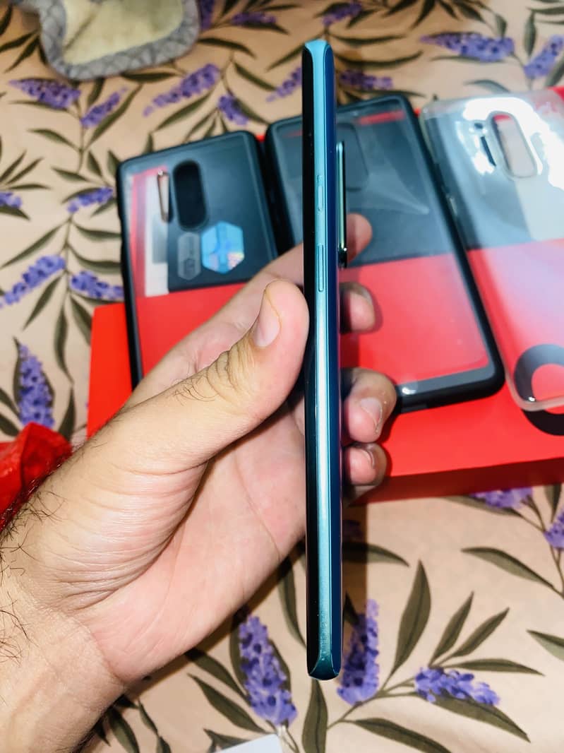 One Plus 8 Pro 12/256 5