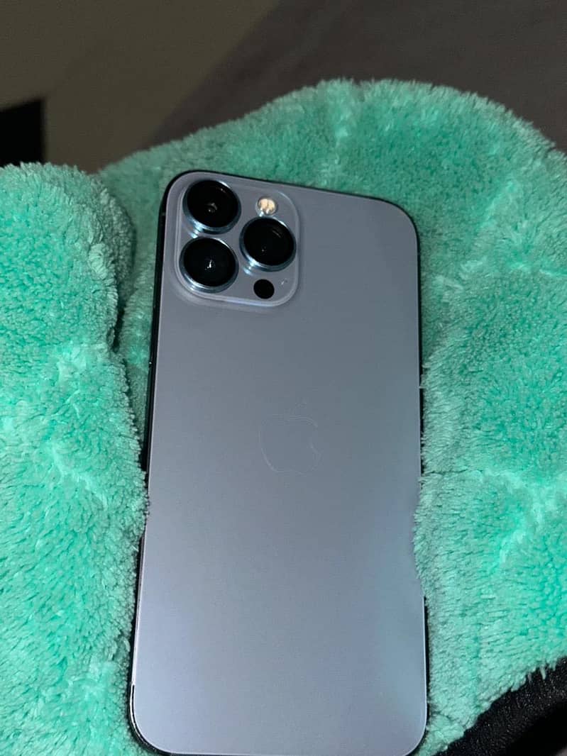 Apple iPhone 13 Pro Max 1