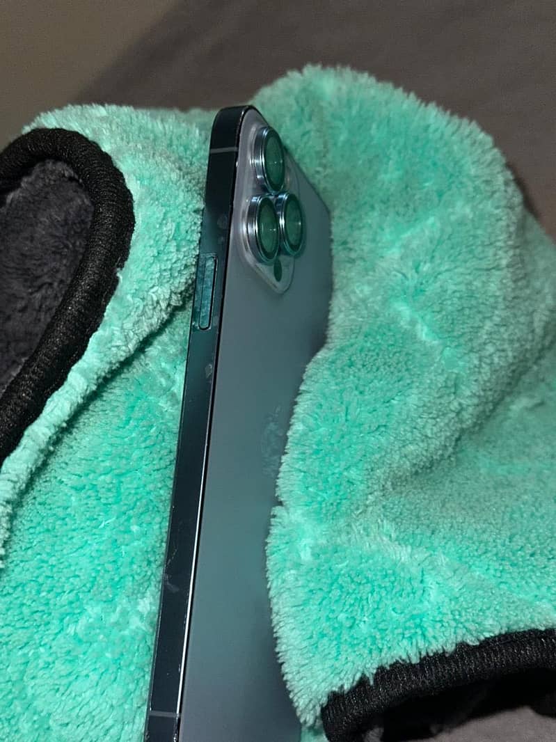 Apple iPhone 13 Pro Max 2