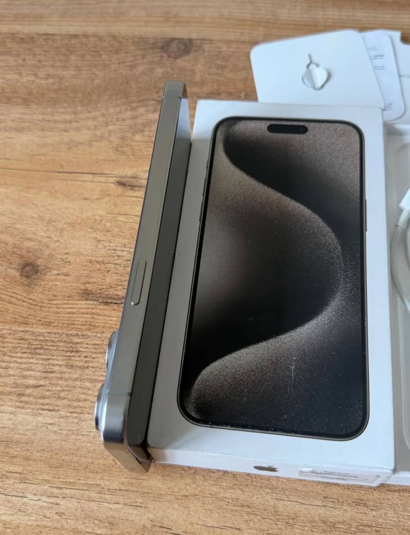 Apple iPhone 15 Pro Max 3