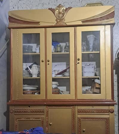 Showcase for utensils