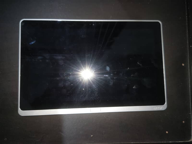 Acer Iconia W701 Tablet Computer 0