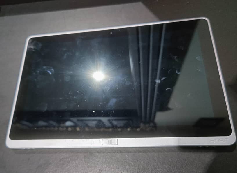 Acer Iconia W701 Tablet Computer 1