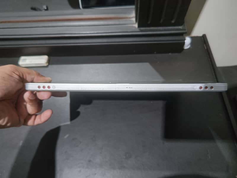 Acer Iconia W701 Tablet Computer 2