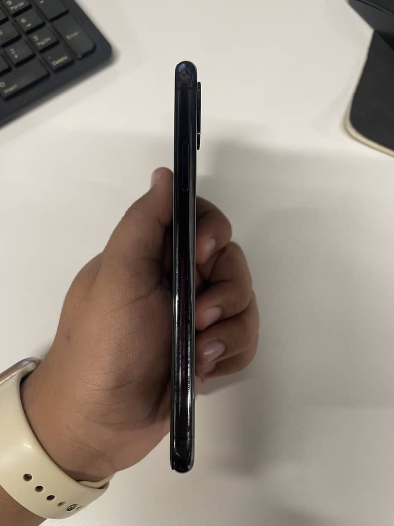 Apple iPhone XS 7