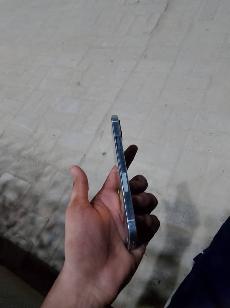 Apple iPhone 12 Pro 4