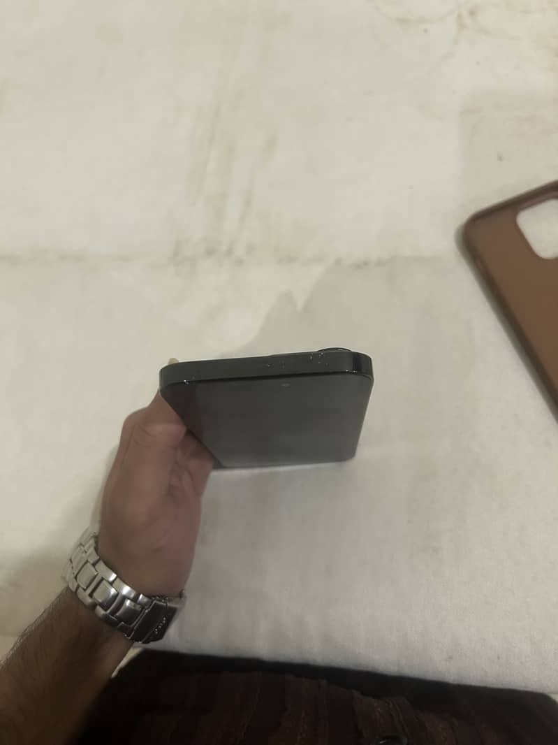 Apple iPhone 14 Pro Max 9