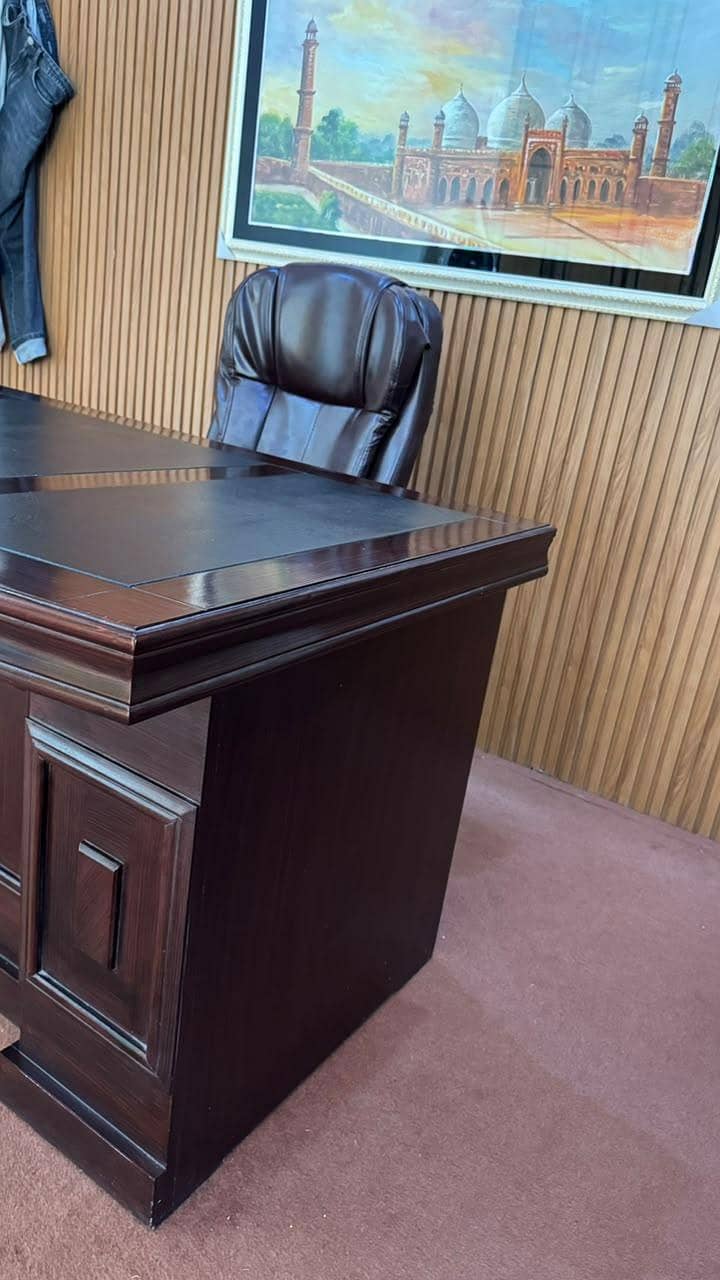 Luxury Office Table 1