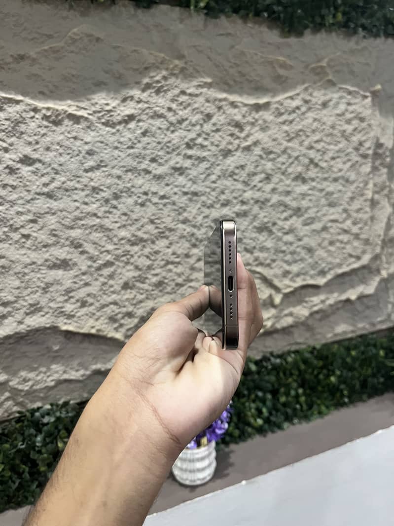Apple iPhone 16 Pro Max fu 4