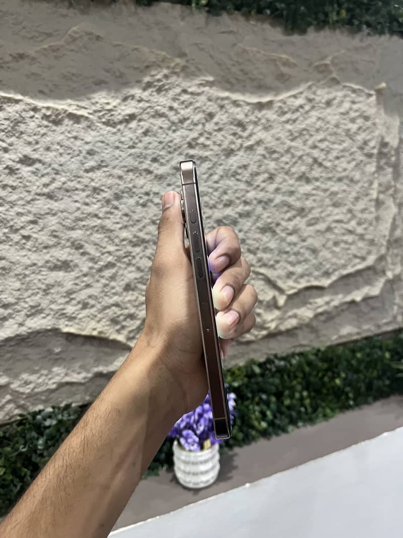 Apple iPhone 16 Pro Max fu 6
