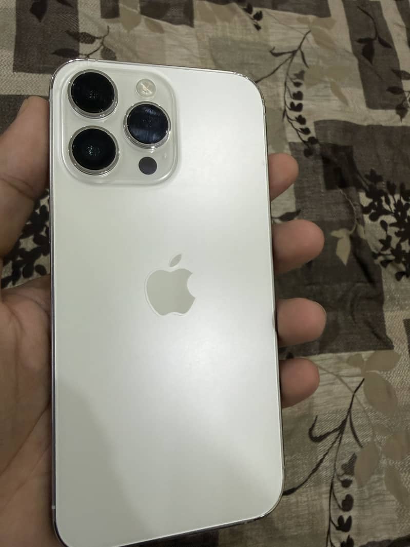 Apple iPhone 14 Pro Max 1