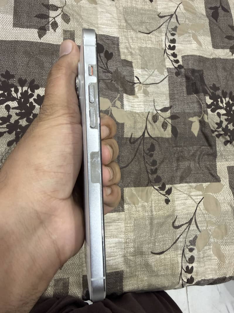 Apple iPhone 14 Pro Max 2