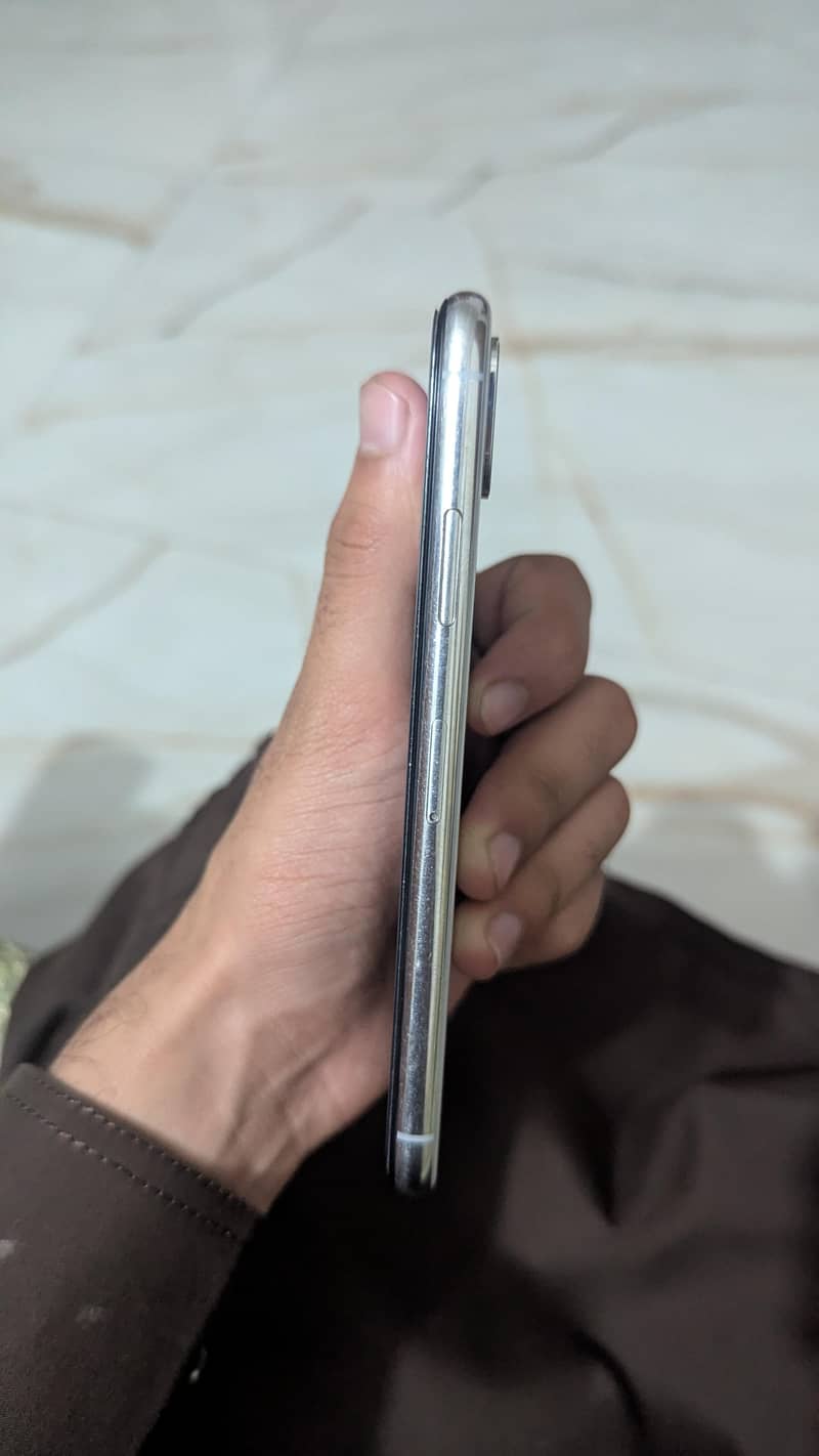 Apple iPhone X 3