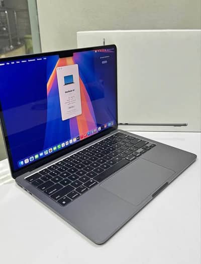 Apple MacBook Air M2 13" 10/10 Brand New Condition