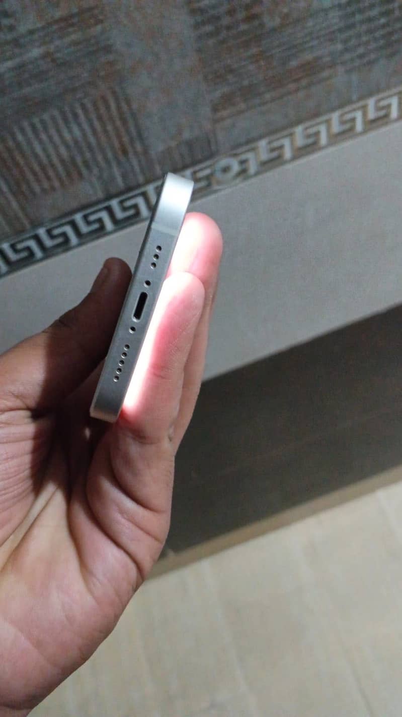 Apple iPhone 14 3