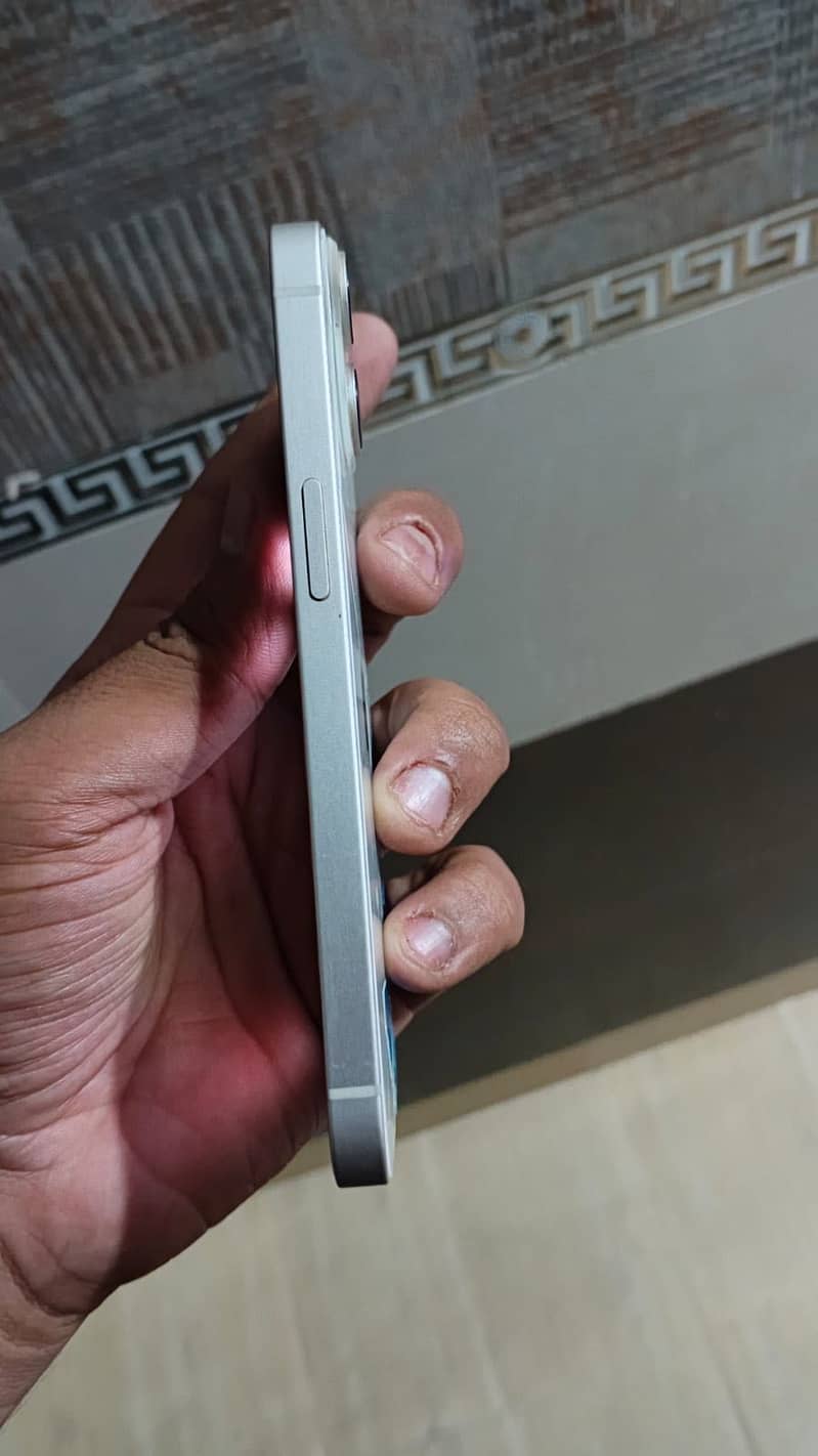 Apple iPhone 14 4