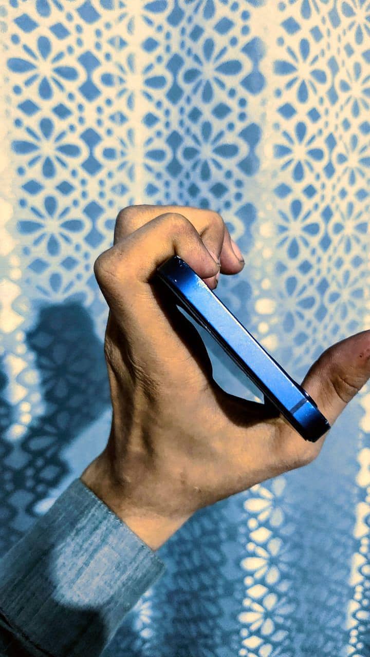 Apple iPhone 12 4