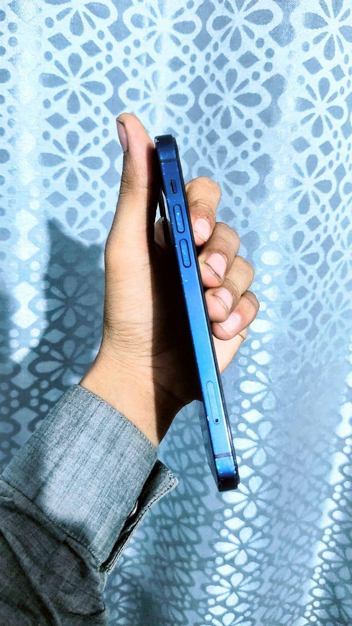 Apple iPhone 12 6