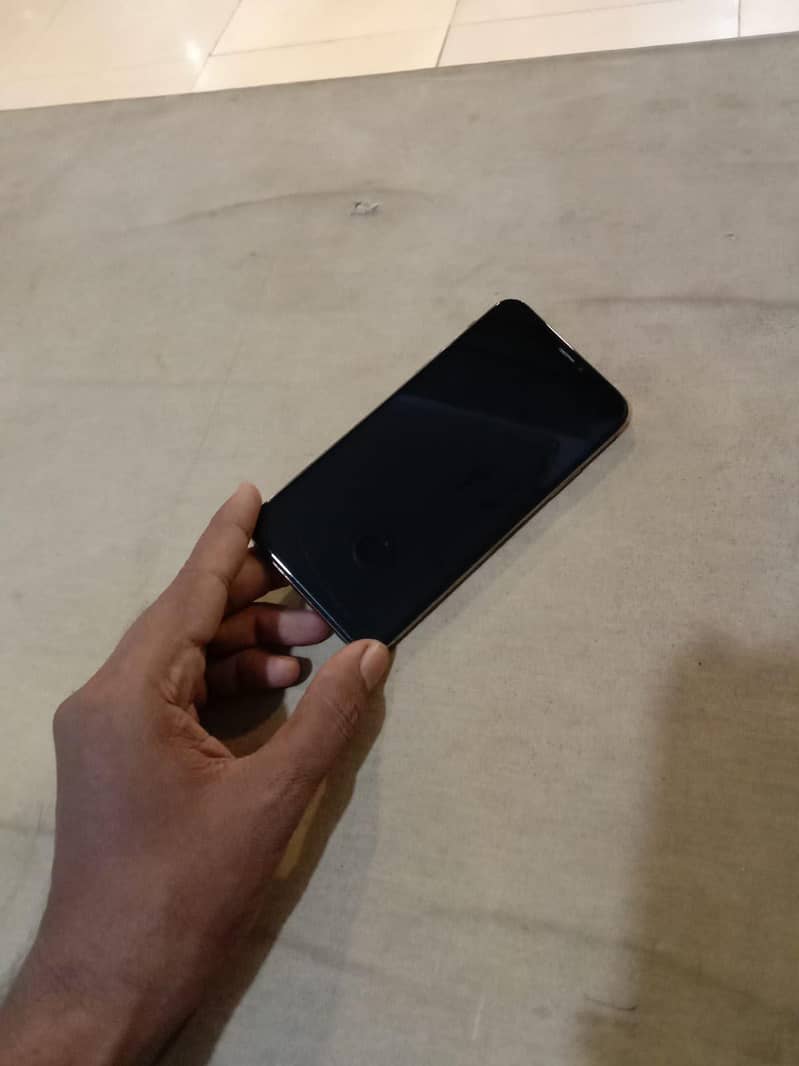 Apple iPhone XS 1