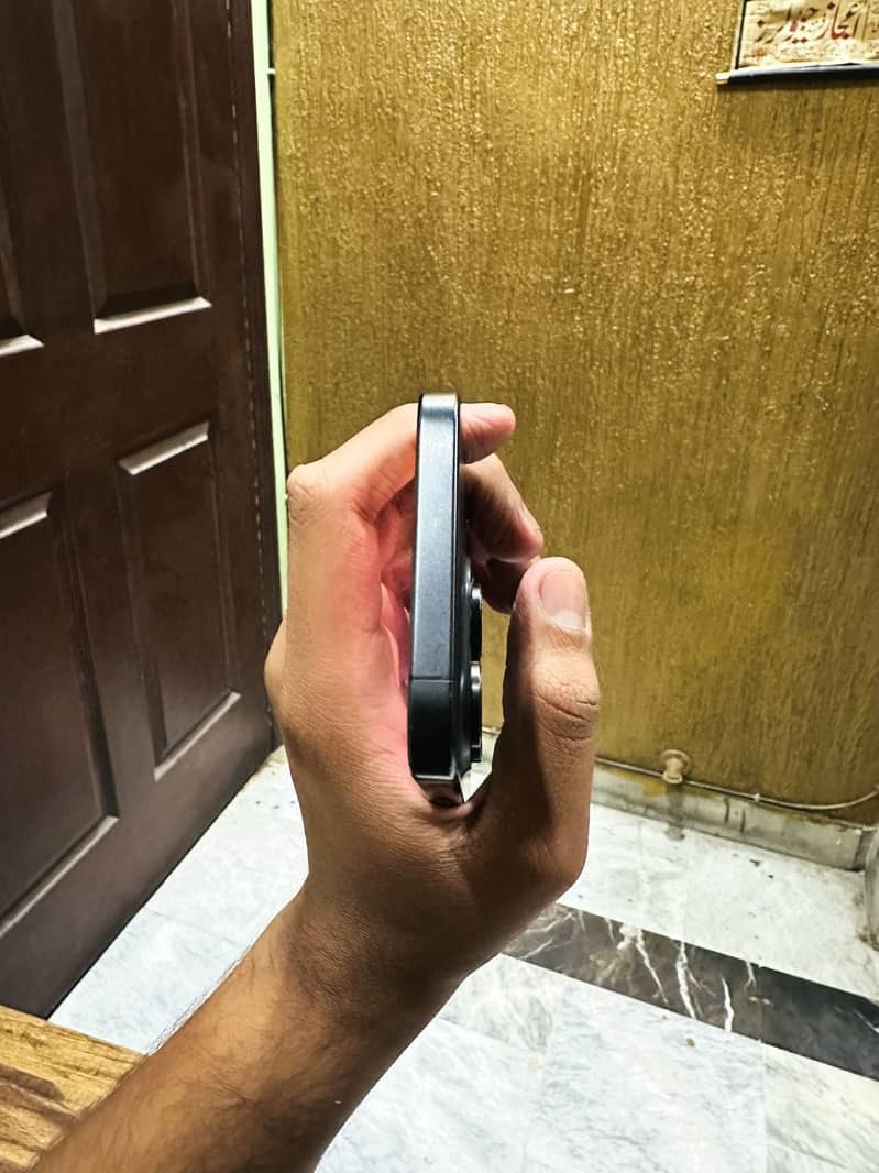 Apple iPhone 15 Pro Max 1
