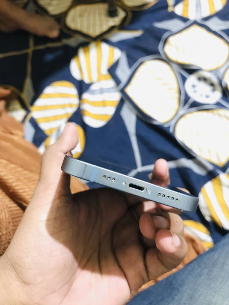 Apple iPhone 14 3
