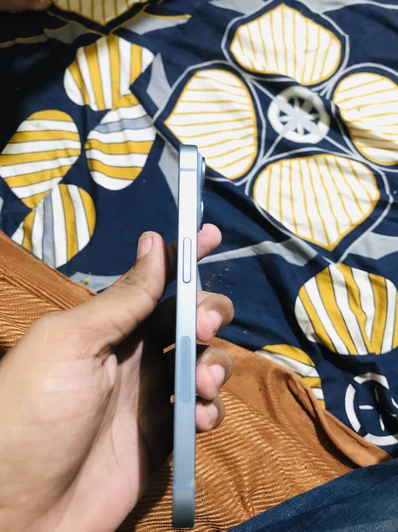 Apple iPhone 14 4