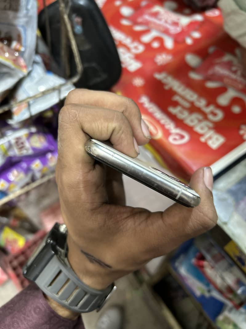 iphone 11 pro 2