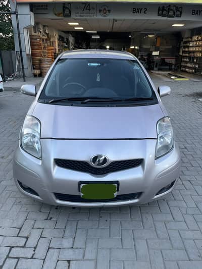 Toyota Vitz 2010 - 12 | Rosemat Color Car in Good Condition