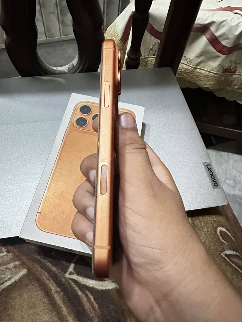 Apple iPhone 17 Pro Max 4