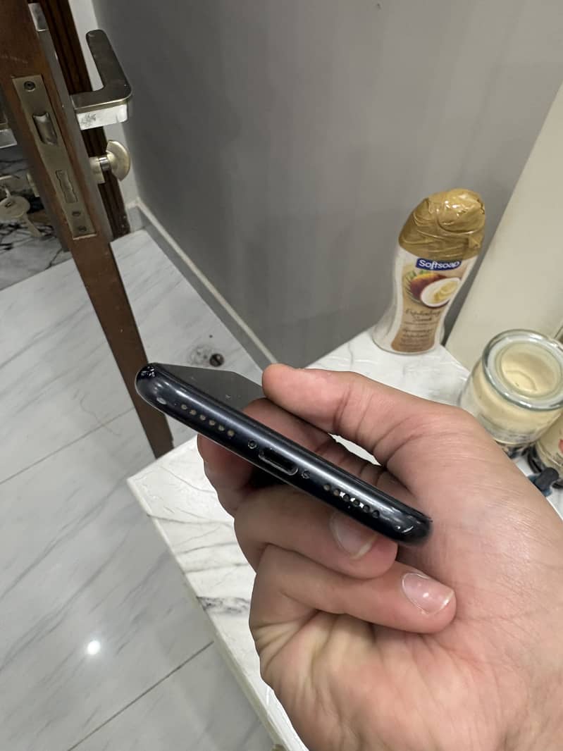 Apple iPhone XR 0