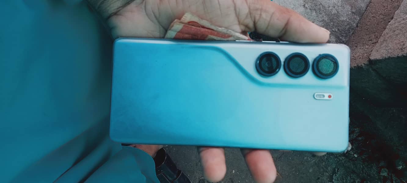 Tecno CAMON 40 Pro 0