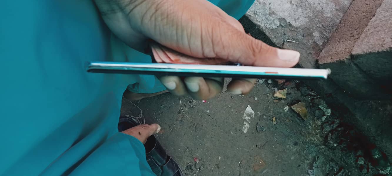 Tecno CAMON 40 Pro 4