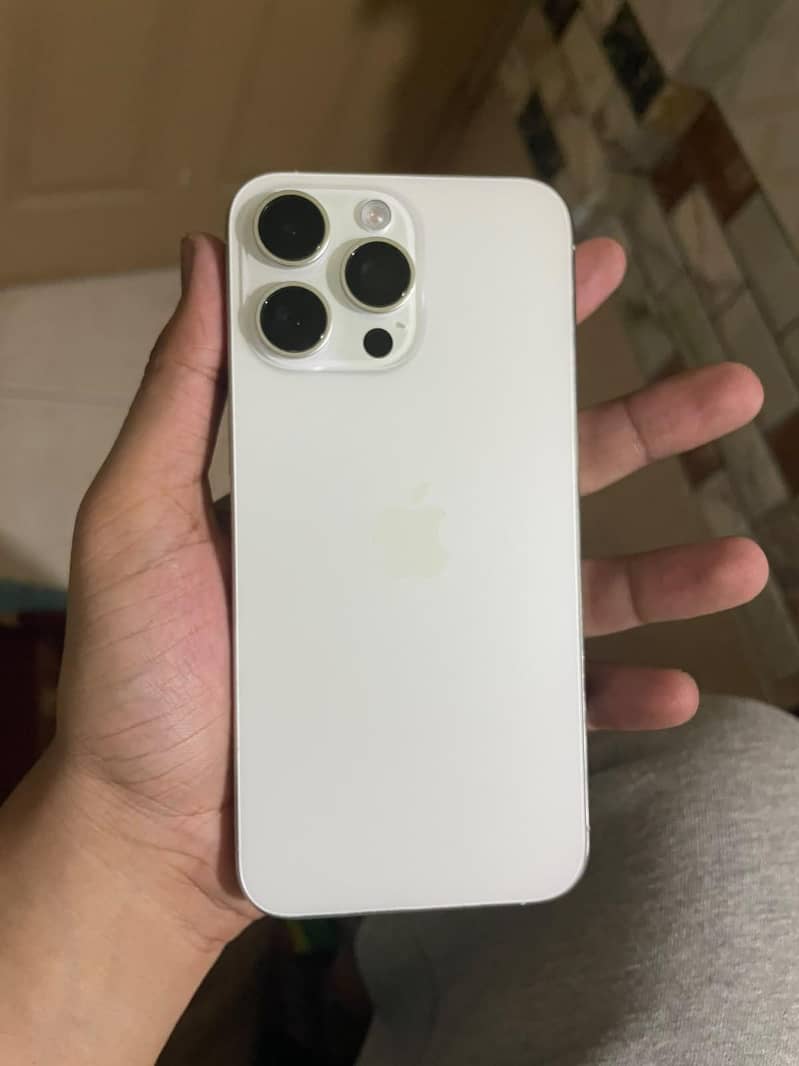 Apple iPhone 15 Pro Max JV 0
