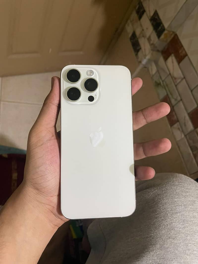 Apple iPhone 15 Pro Max JV 3