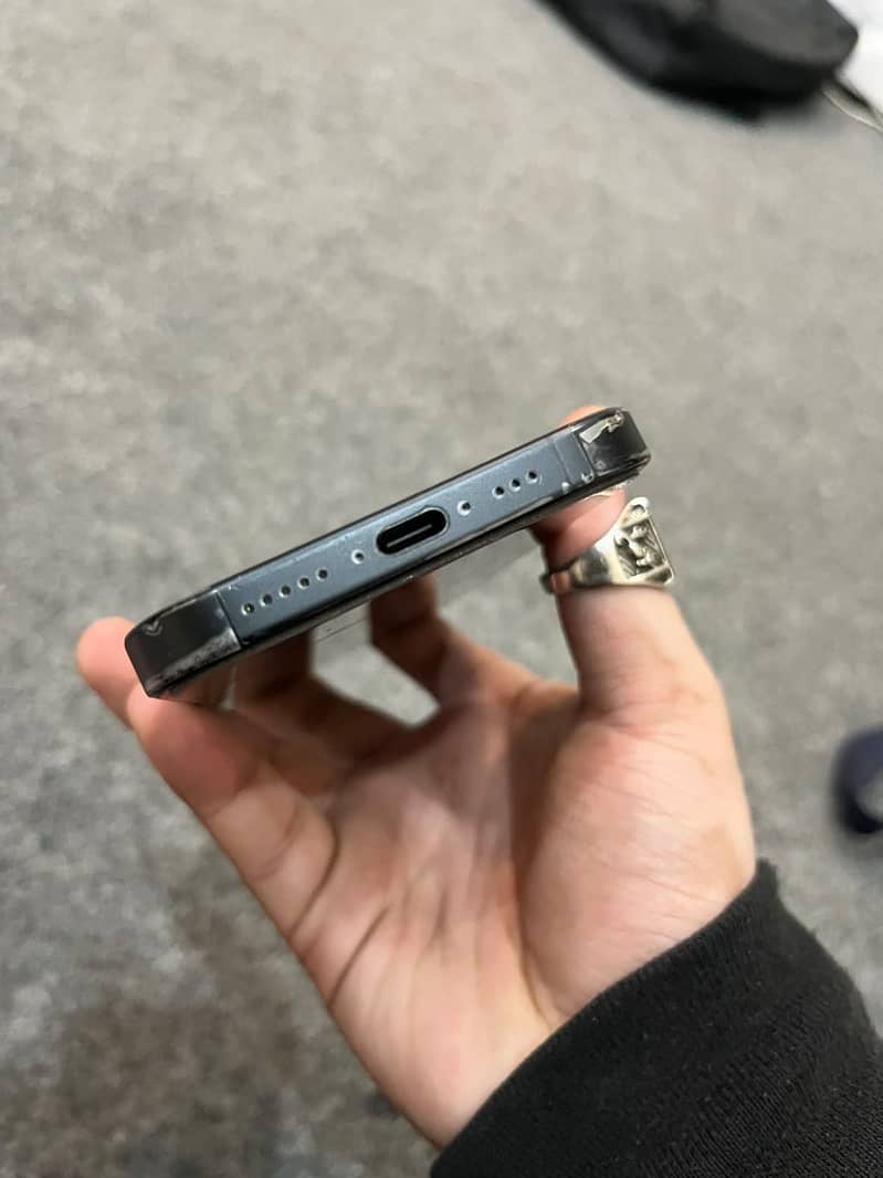 Apple iPhone 16 Pro 7