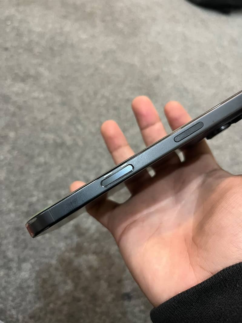 Apple iPhone 16 Pro 8