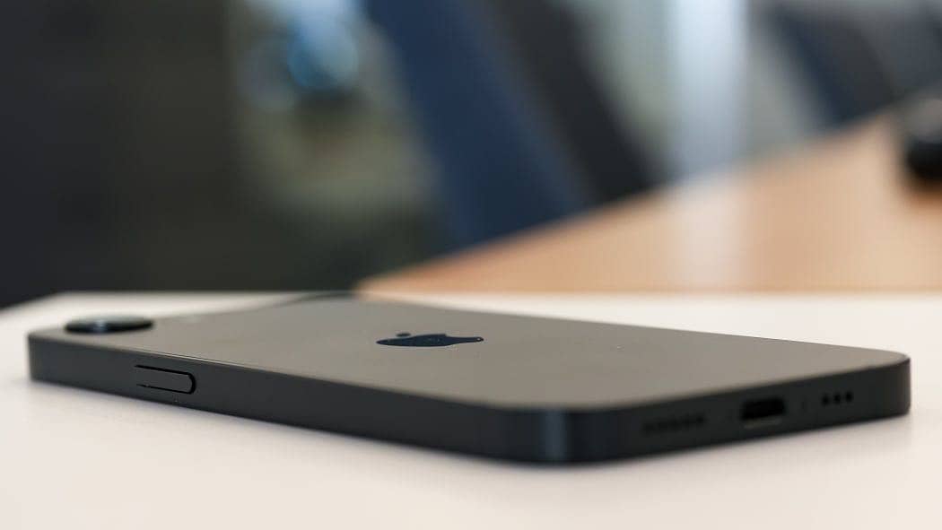 Apple iPhone 16 e with box 5