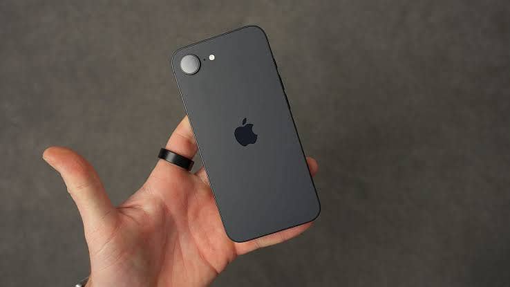 Apple iPhone 16 e with box 7